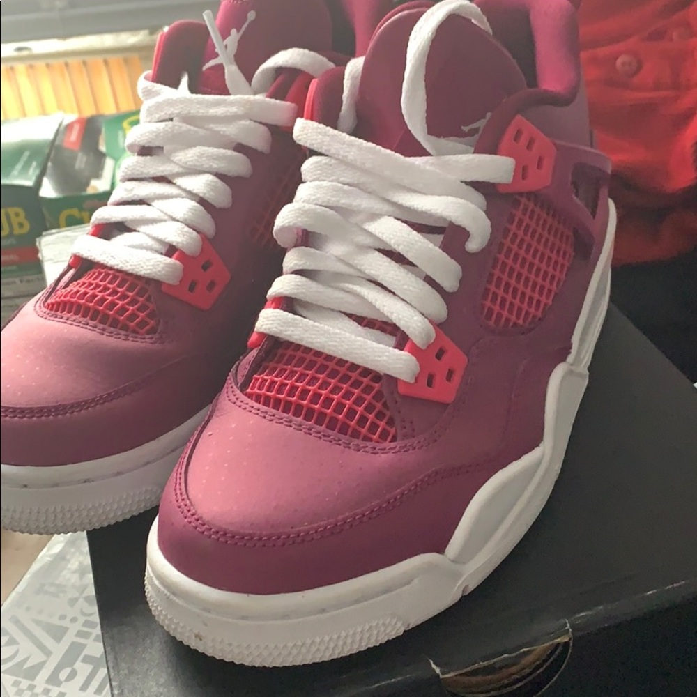 Air Jordan 4 Retro (GS) size 6Y